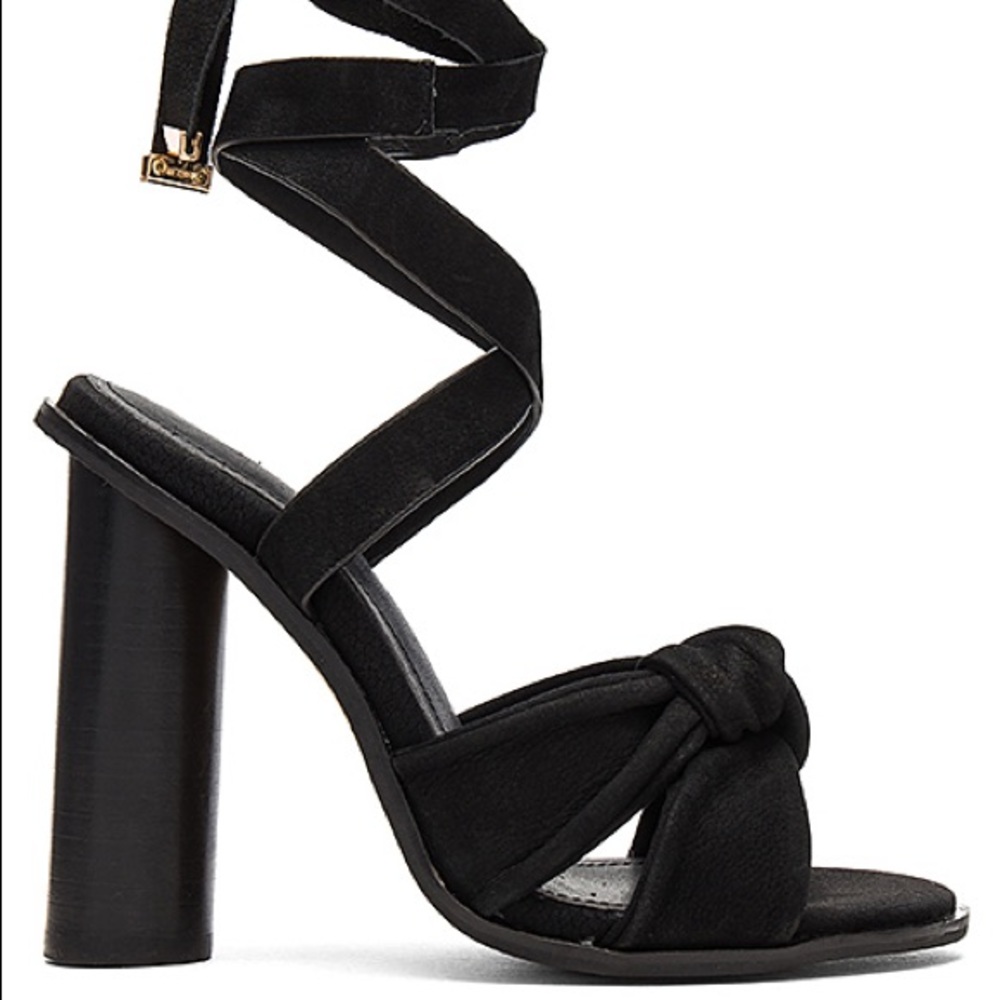 Like new! 2019 Alias Mae Africa Sandal in Size 37.